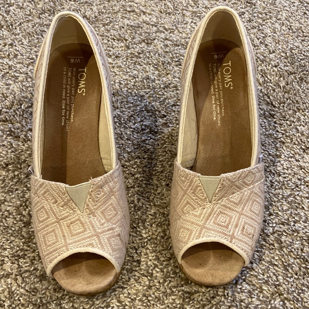 TOMS Wedge shoes, neutral color, Size 6, gently used